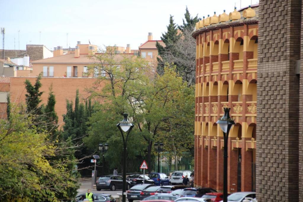 Amplio Apartamento Plaza De Toros Zaragoza Buitenkant foto